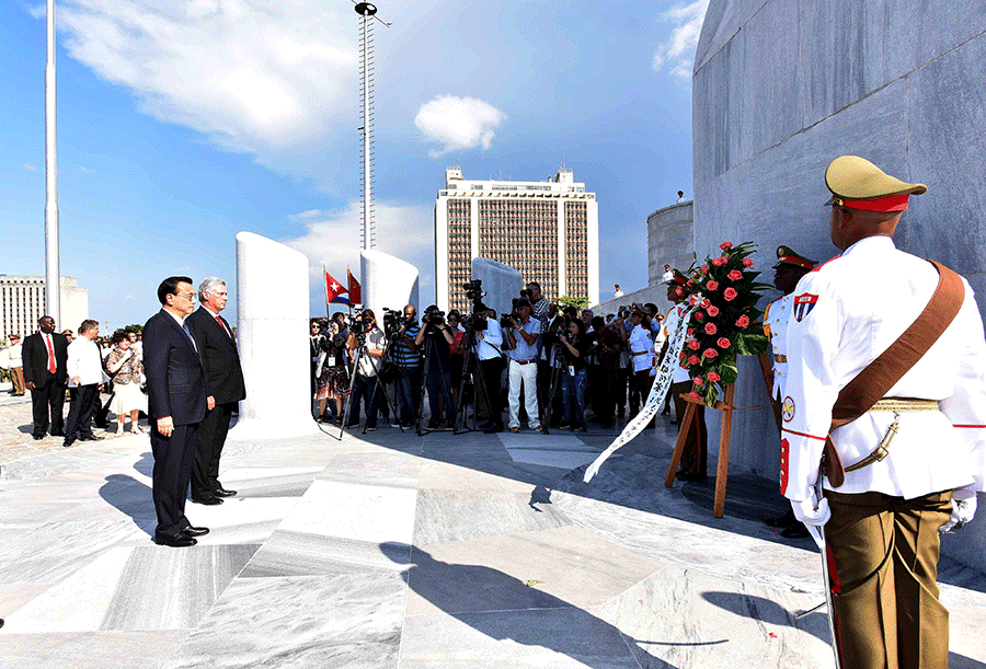 Chinese premier lays wreath to monument of Cuban national hero
