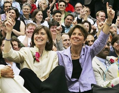 US couple who led gay marriage fight to divorce<BR>