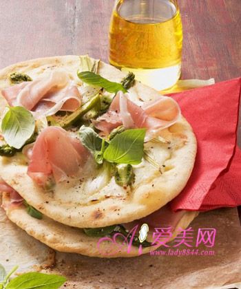 美味氧气减肥食谱：番茄菠菜披萨