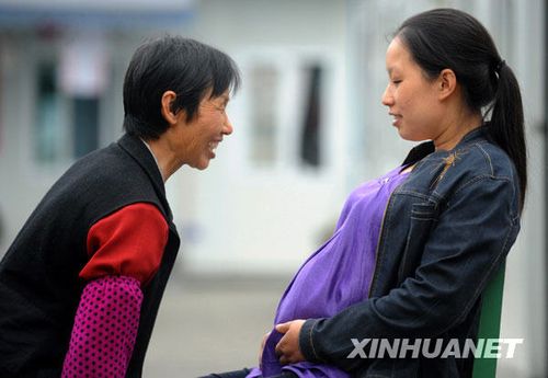 组图:“我们要再做一次妈妈”