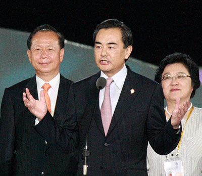 王毅：两岸民众成为两岸交流交往的主体