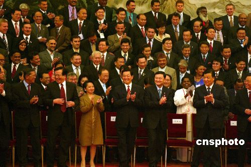 中共更成熟自信融入国际社会 形象开明开放