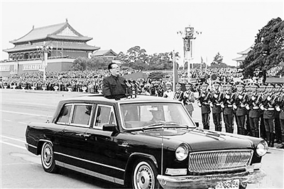 回顾三次国庆阅兵 展现人民军队庄严时刻