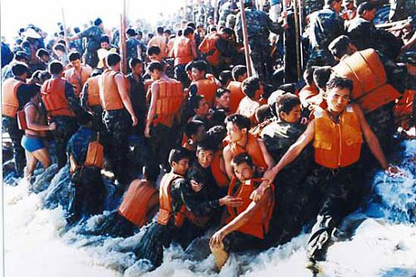 1998年：抗击特大洪水灾害