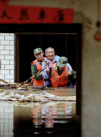 1998年：抗击特大洪水灾害