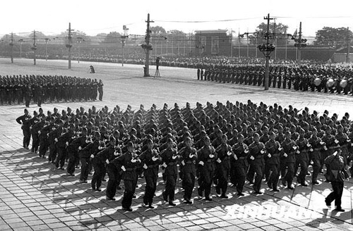 1957年：受阅人数少 外宾空前多