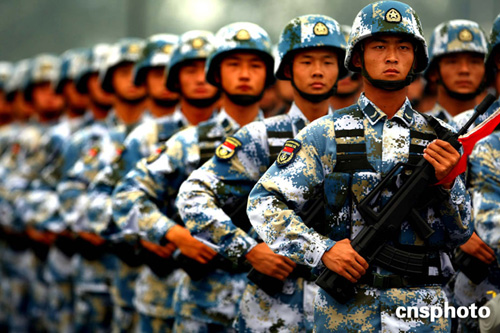 阅兵村内官兵苦练迎国庆[组图]