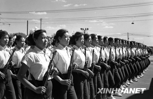 1958年：女民兵方队首次亮相