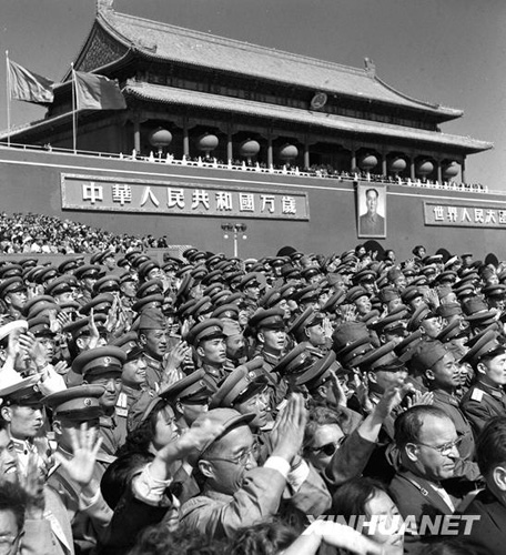 1958年：女民兵方队首次亮相