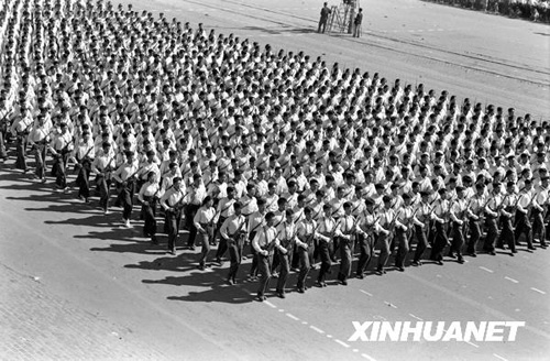 1958年：女民兵方队首次亮相