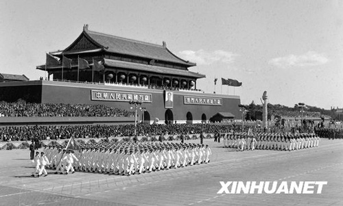 1958年：女民兵方队首次亮相
