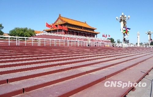 国庆阅兵演练34架飞机零秒误差飞过天安门