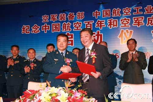 空军60周年成就展 多种新型武器将亮相(图)