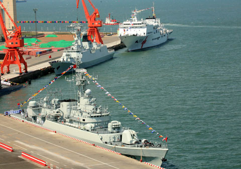 多国海军舰艇参加中国海军建军60周年纪念活动
