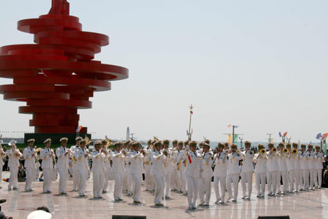 多国海军乐手同台演艺 庆祝我国海军成立60周年