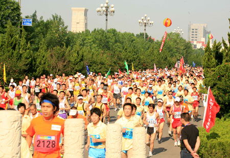 2009黄河口国际马拉松赛23日在东营举行
