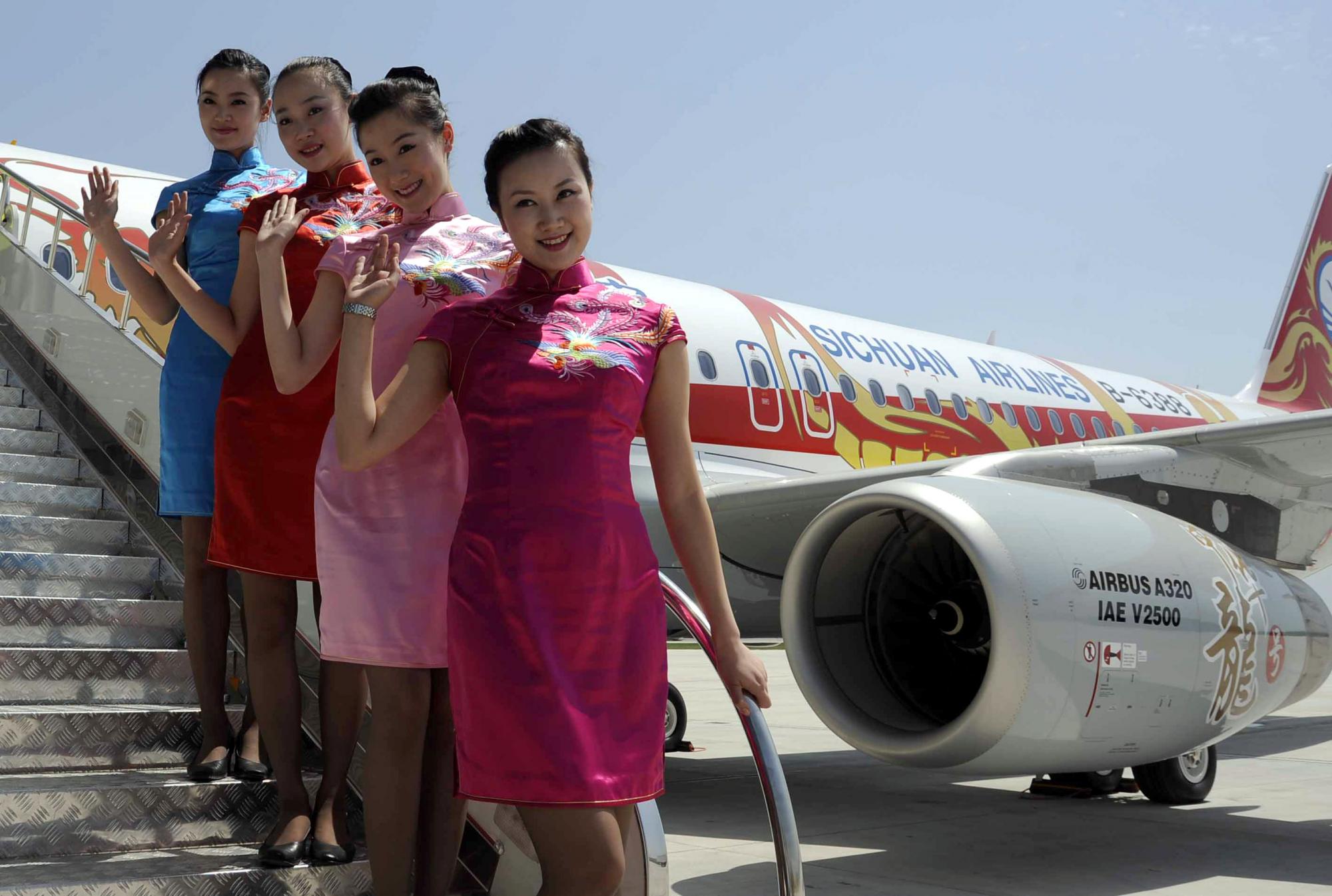 交付川航的首架A320飞机飞抵成都