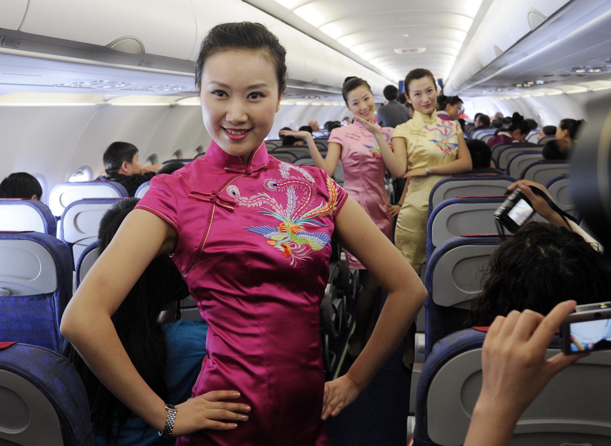 交付川航的首架A320飞机飞抵成都