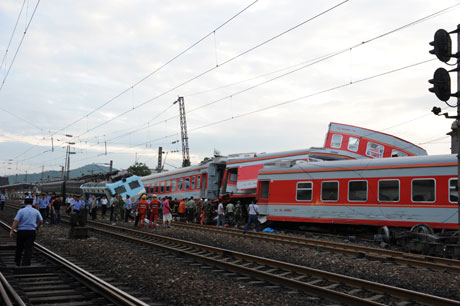 郴州火车站发生火车相撞事故已造成3人死亡 8