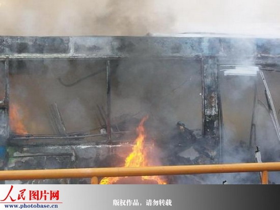 成都公交特大放火案告破 疑犯当场死亡