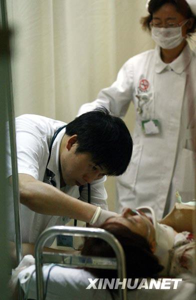 上海杨浦大桥上发生连环撞车事故 致3死14伤