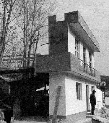 “最牛门面房”土墙充楼房 官方回应决非政绩工程