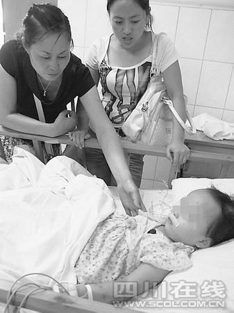 男子抱两岁女儿跳楼 获救后遭上百市民暴打(组图)