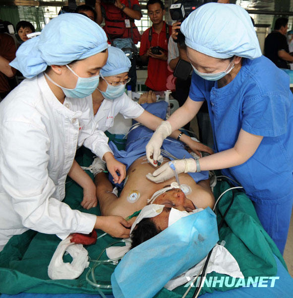 人民日报评论：维护法律尊严　确保社会稳定