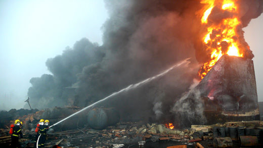 洛阳染化厂爆炸1死108伤 310国道实施交通管制