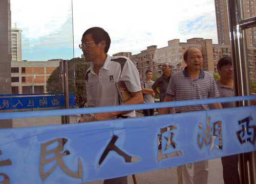 杭州飙车案开审肇事者否认飙车 赔偿巨款或轻判(图)