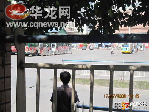 重庆主城一公交站受炸弹恐吓 警方疏散10万人(图)