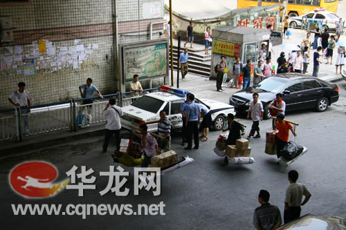 重庆主城一公交站受炸弹恐吓 警方疏散10万人(图)
