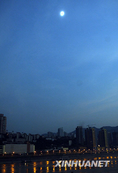 白昼之“夜” [组图]