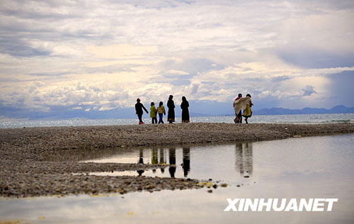 夏日“天湖”美景[组图]