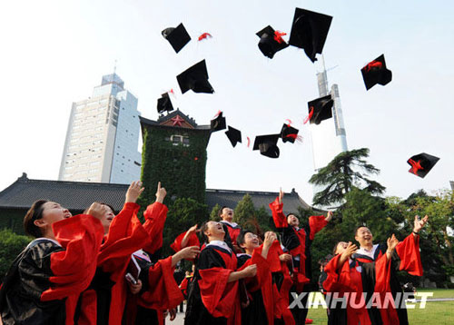 南京大学的一些应届博士毕业生在