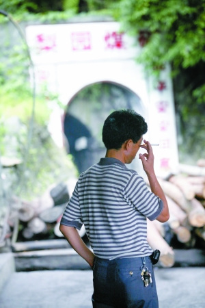 重庆綦江26名安监员请辞探因：责任重待遇低