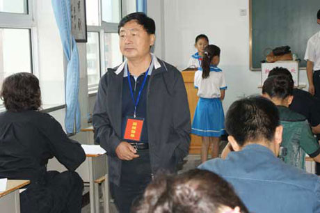小学生当“监考官” 揪出25名作弊干警