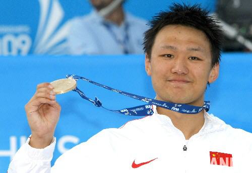 张琳破世界纪录夺金 中国男泳首获世锦赛金牌