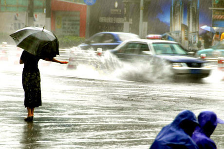 70年一遇暴雨袭击上海 约3000户民居进水[组图]