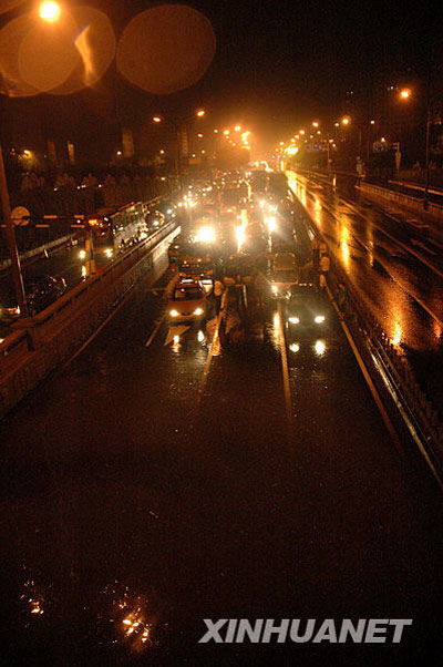 特大暴雨袭击京城[组图]