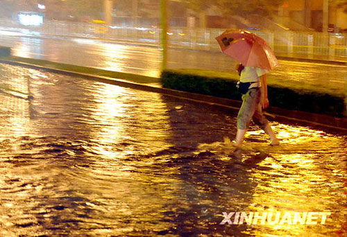 特大暴雨袭击京城[组图]