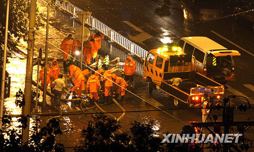 特大暴雨袭击京城[组图]