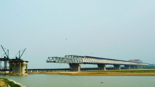 郑州黄河公铁两用桥钢梁架设正全速推进