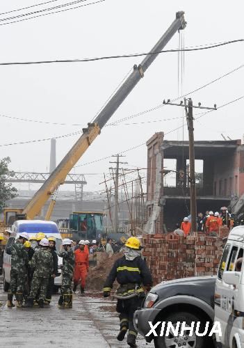 石家庄厂房坍塌事故已造成17人遇难(组图)