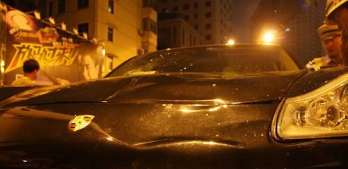 打工妹在杭州爱心斑马线旁被保时捷车撞死(组图)