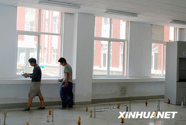 震区重建学校“整装”迎开学[组图]
