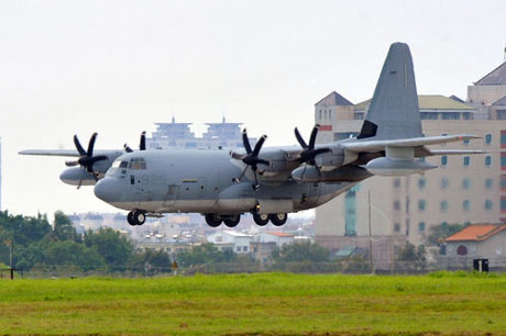 美国派军机赴台救灾 涂掉机身军事标志避争议