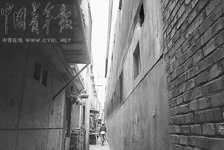 乱搭乱建交通拥挤 “超载”的北京唐家岭