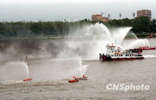 中俄界河首次应急联合演习在黑河举行