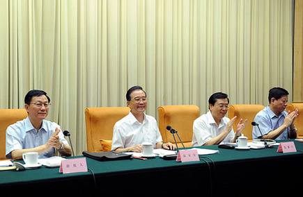 温家宝在全国新型农村社会养老保险试点工作会